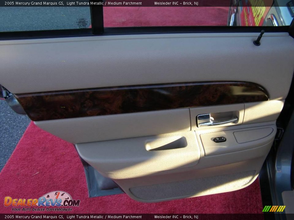 2005 Mercury Grand Marquis GS Light Tundra Metallic / Medium Parchment Photo #16