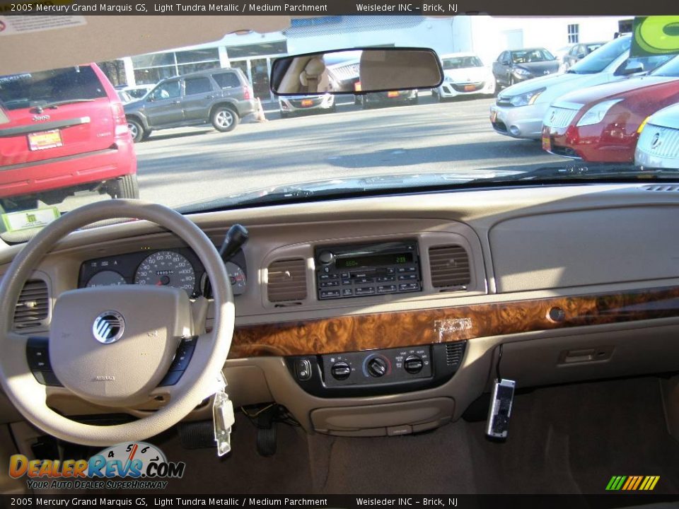 2005 Mercury Grand Marquis GS Light Tundra Metallic / Medium Parchment Photo #18