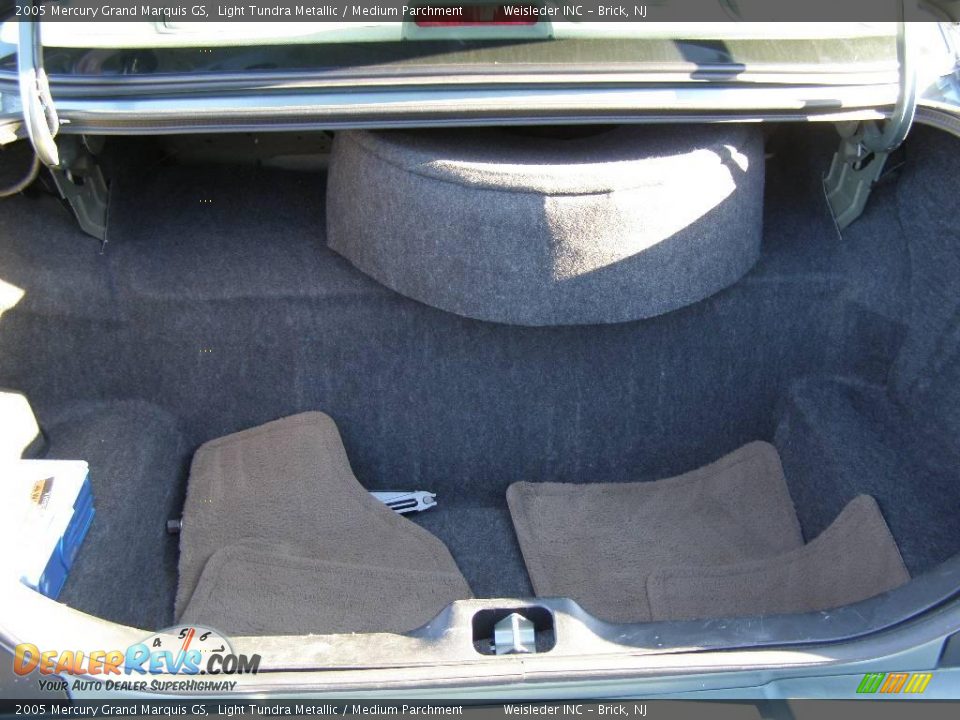 2005 Mercury Grand Marquis GS Light Tundra Metallic / Medium Parchment Photo #19