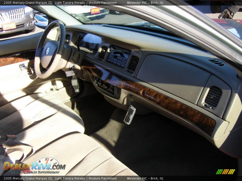 2005 Mercury Grand Marquis GS Light Tundra Metallic / Medium Parchment Photo #21