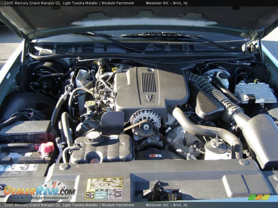 2005 Mercury Grand Marquis GS Light Tundra Metallic / Medium Parchment Photo #23