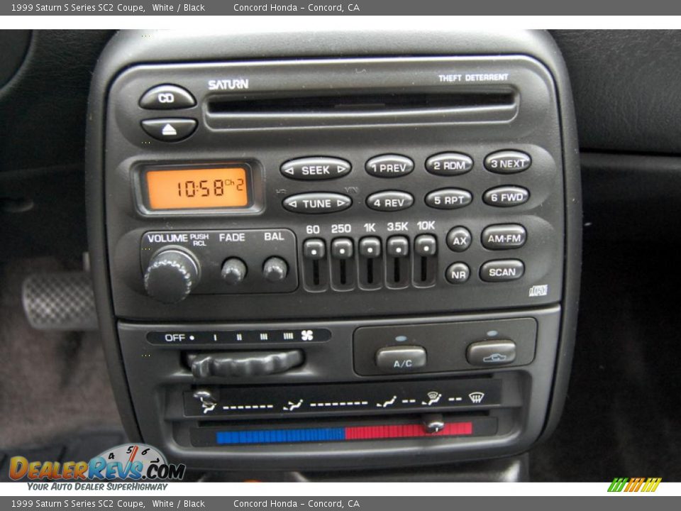 1999 Saturn S Series SC2 Coupe White / Black Photo #13