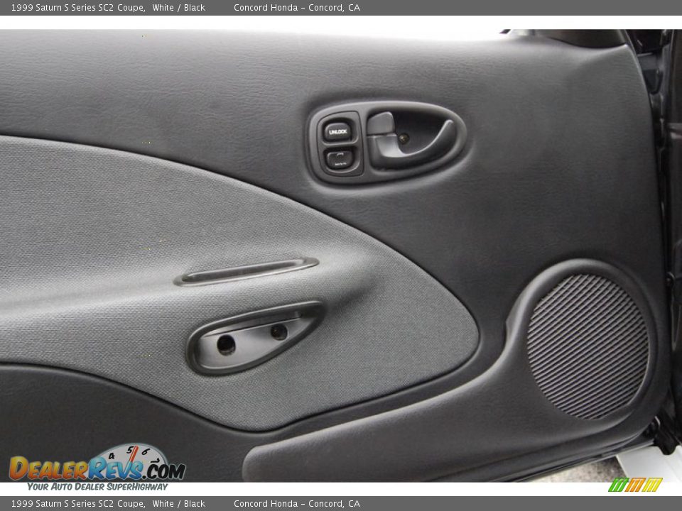 1999 Saturn S Series SC2 Coupe White / Black Photo #17