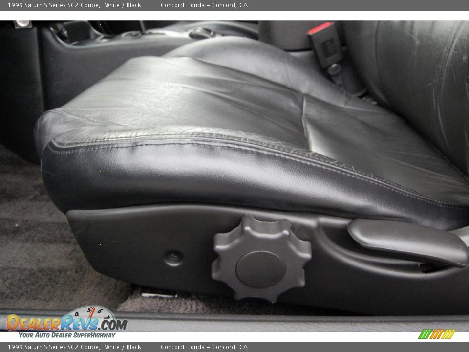 1999 Saturn S Series SC2 Coupe White / Black Photo #18