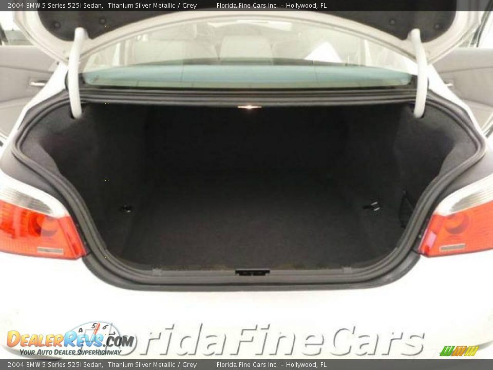 2004 BMW 5 Series 525i Sedan Titanium Silver Metallic / Grey Photo #10