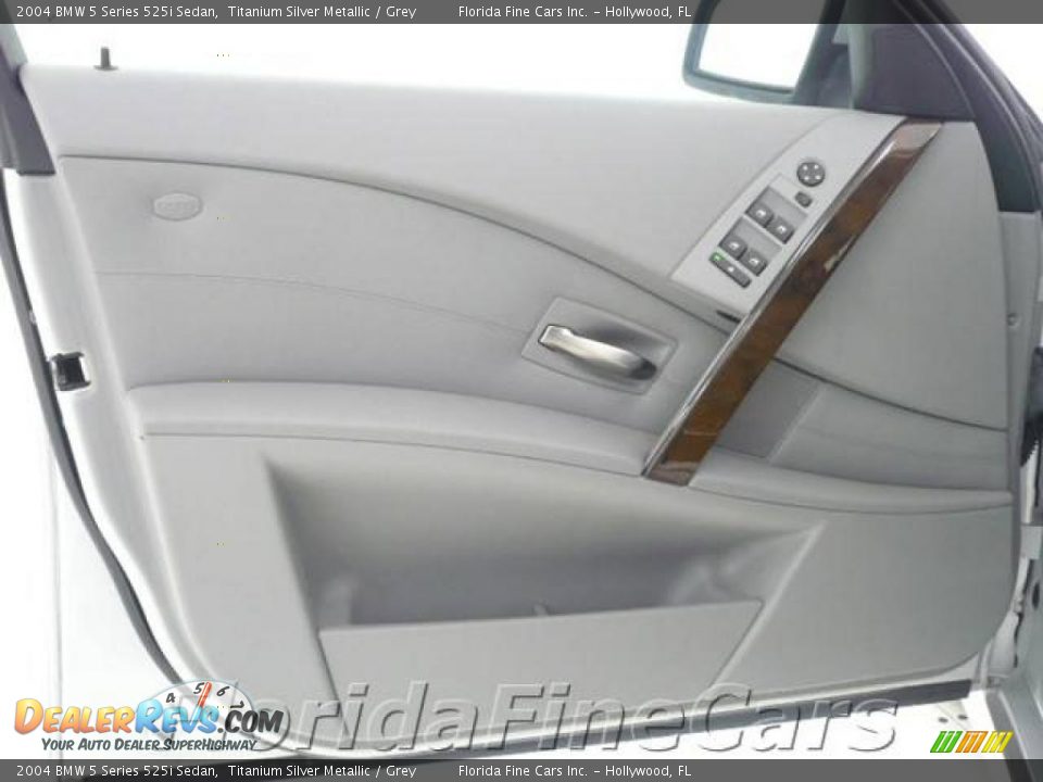 2004 BMW 5 Series 525i Sedan Titanium Silver Metallic / Grey Photo #11