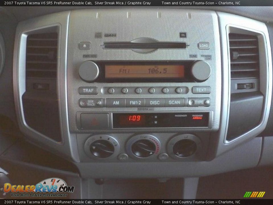 2007 Toyota Tacoma V6 SR5 PreRunner Double Cab Silver Streak Mica / Graphite Gray Photo #8