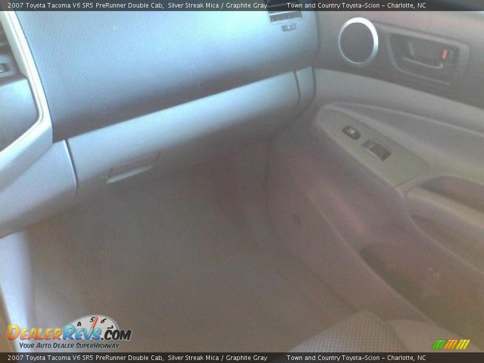 2007 Toyota Tacoma V6 SR5 PreRunner Double Cab Silver Streak Mica / Graphite Gray Photo #11