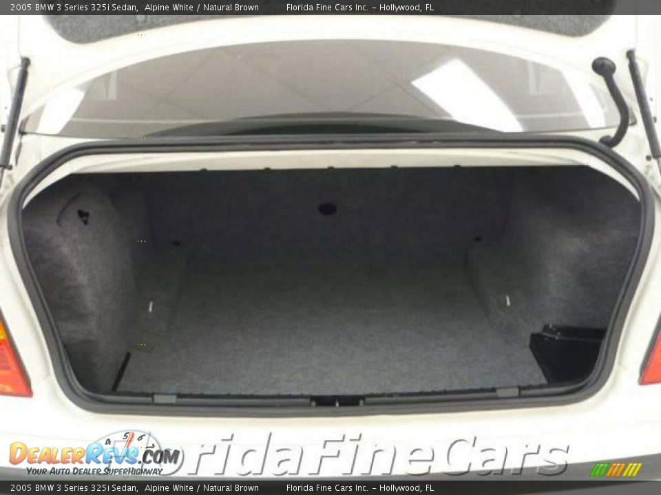 2005 BMW 3 Series 325i Sedan Alpine White / Natural Brown Photo #10