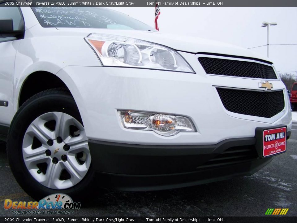 2009 Chevrolet Traverse LS AWD Summit White / Dark Gray/Light Gray Photo #2