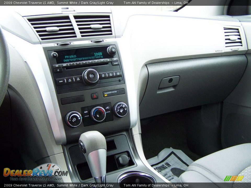 2009 Chevrolet Traverse LS AWD Summit White / Dark Gray/Light Gray Photo #21