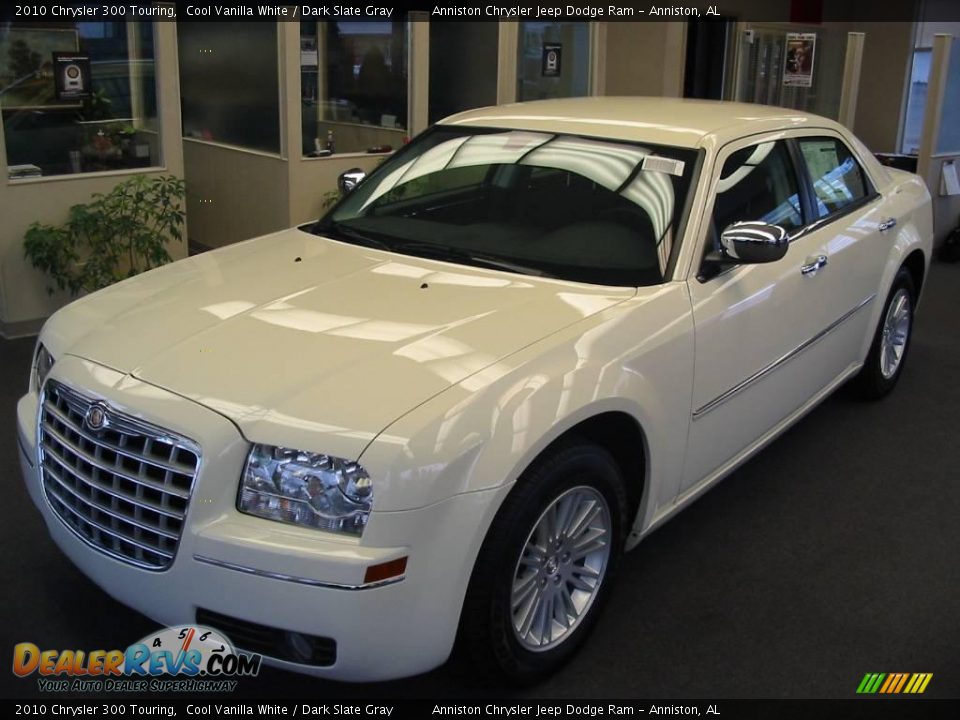 2010 Chrysler 300 Touring Cool Vanilla White / Dark Slate Gray Photo #1