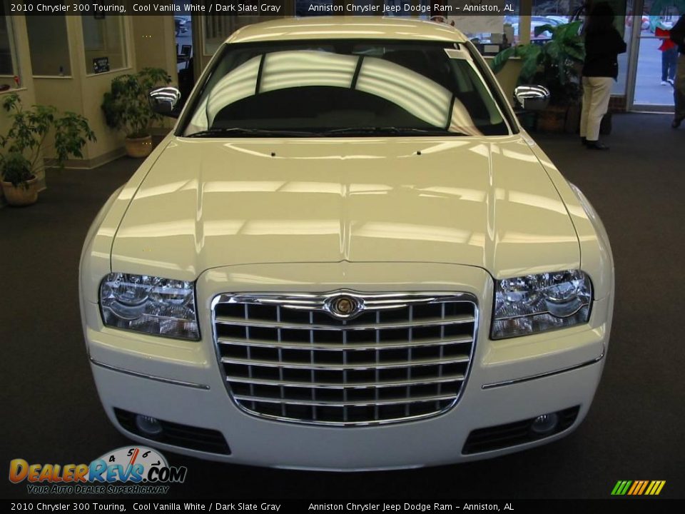 2010 Chrysler 300 Touring Cool Vanilla White / Dark Slate Gray Photo #2