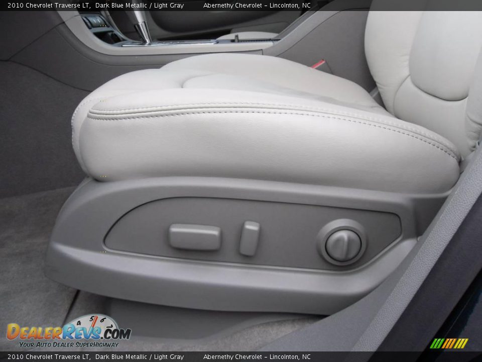 2010 Chevrolet Traverse LT Dark Blue Metallic / Light Gray Photo #9