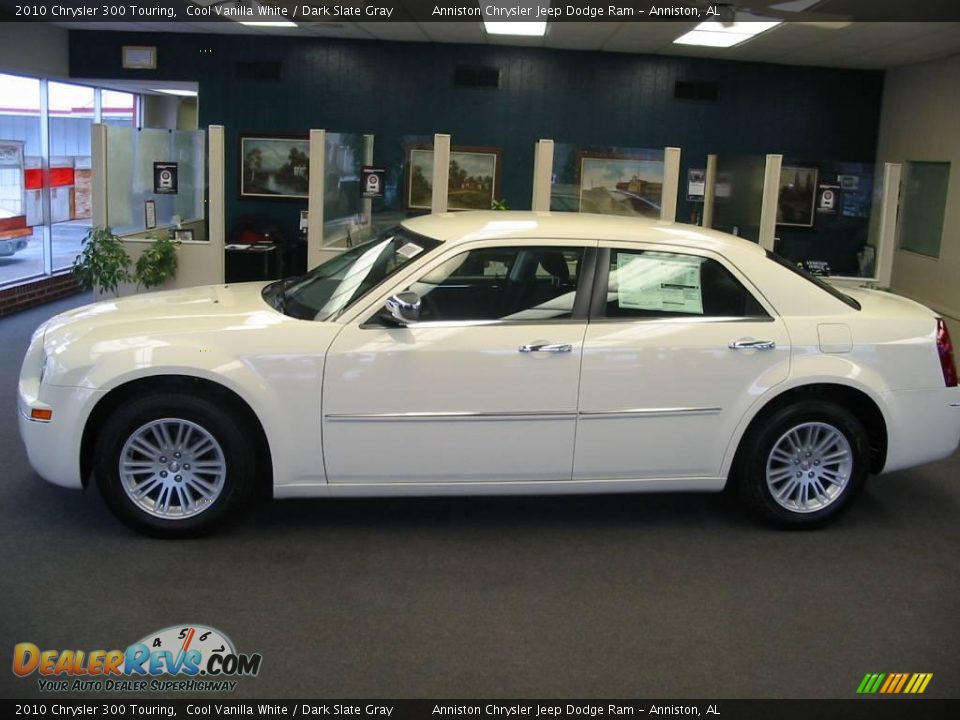 2010 Chrysler 300 Touring Cool Vanilla White / Dark Slate Gray Photo #3