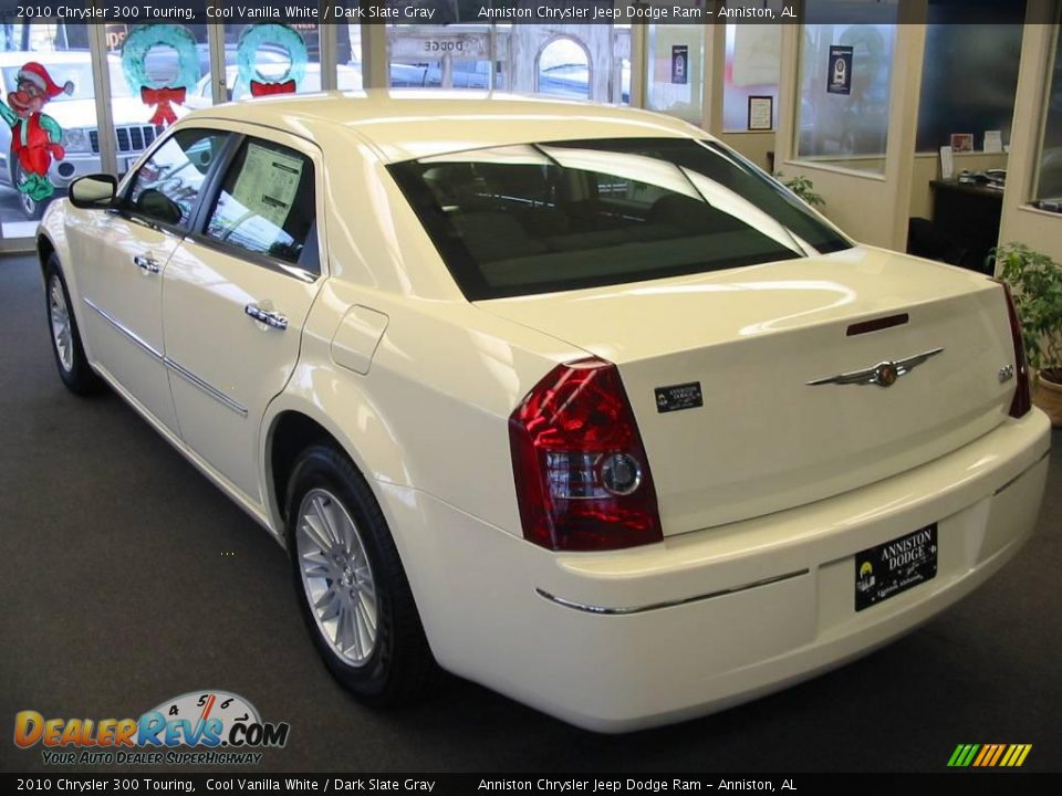 2010 Chrysler 300 Touring Cool Vanilla White / Dark Slate Gray Photo #4