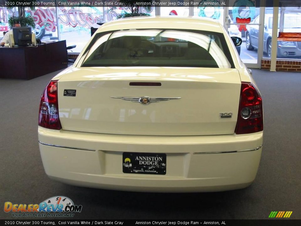 2010 Chrysler 300 Touring Cool Vanilla White / Dark Slate Gray Photo #5