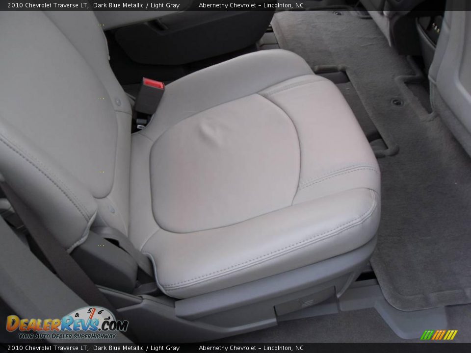 2010 Chevrolet Traverse LT Dark Blue Metallic / Light Gray Photo #13