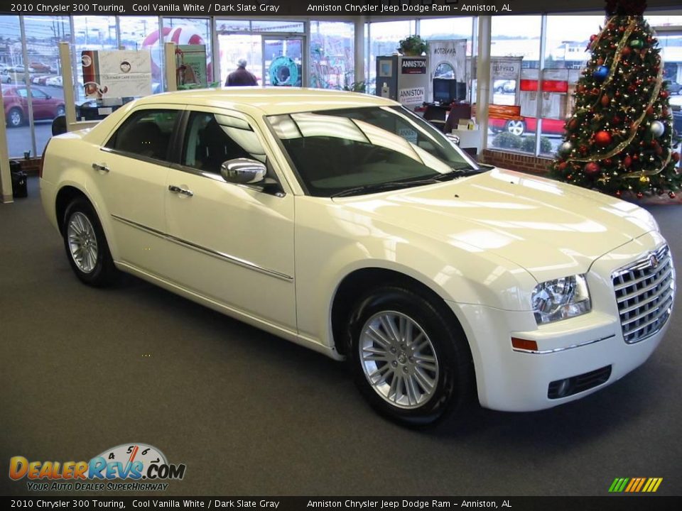 2010 Chrysler 300 Touring Cool Vanilla White / Dark Slate Gray Photo #7