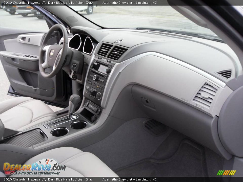 2010 Chevrolet Traverse LT Dark Blue Metallic / Light Gray Photo #15