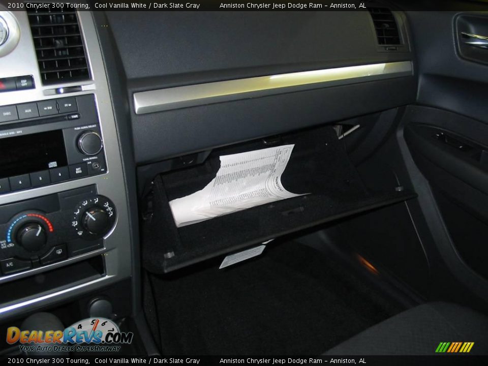 2010 Chrysler 300 Touring Cool Vanilla White / Dark Slate Gray Photo #12