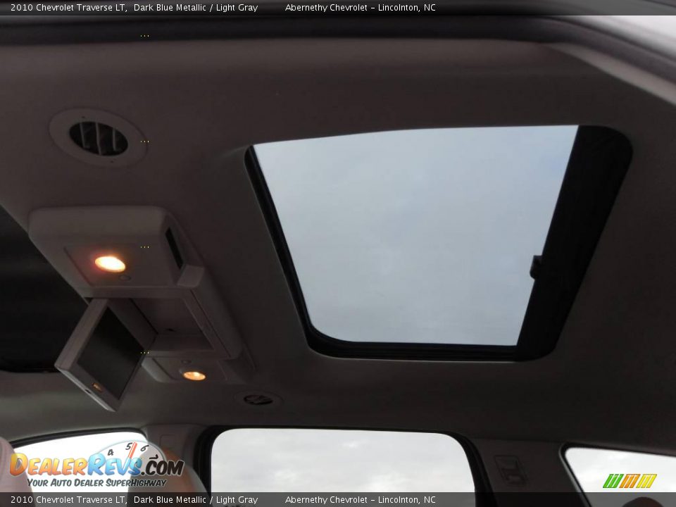 2010 Chevrolet Traverse LT Dark Blue Metallic / Light Gray Photo #22