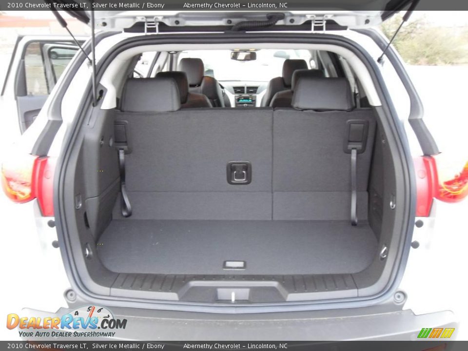 2010 Chevrolet Traverse LT Silver Ice Metallic / Ebony Photo #12