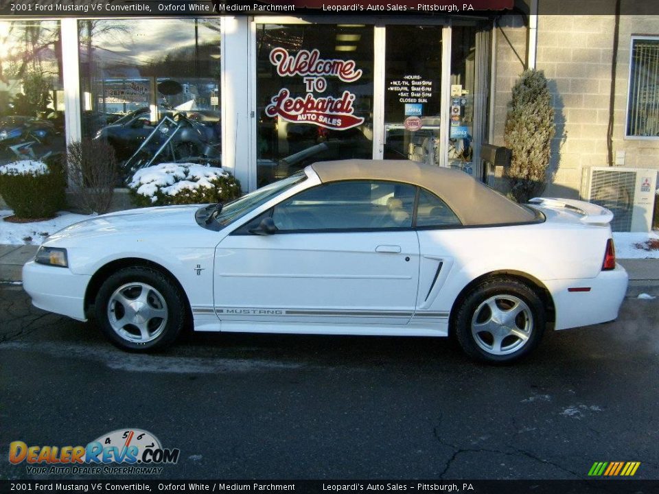 2001 Ford Mustang V6 Convertible Oxford White / Medium Parchment Photo #2