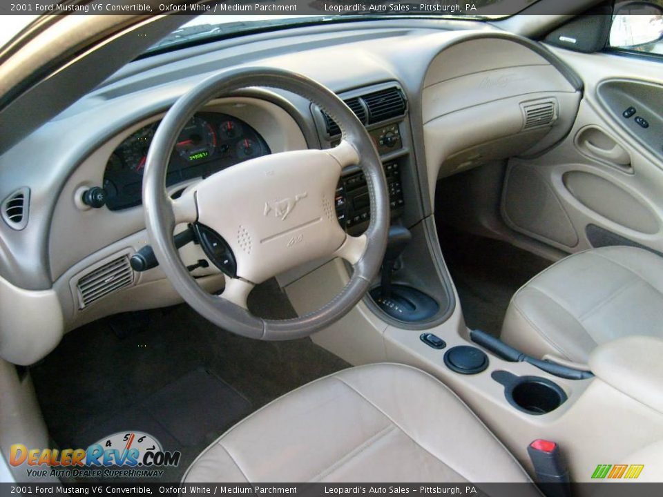 2001 Ford Mustang V6 Convertible Oxford White / Medium Parchment Photo #10