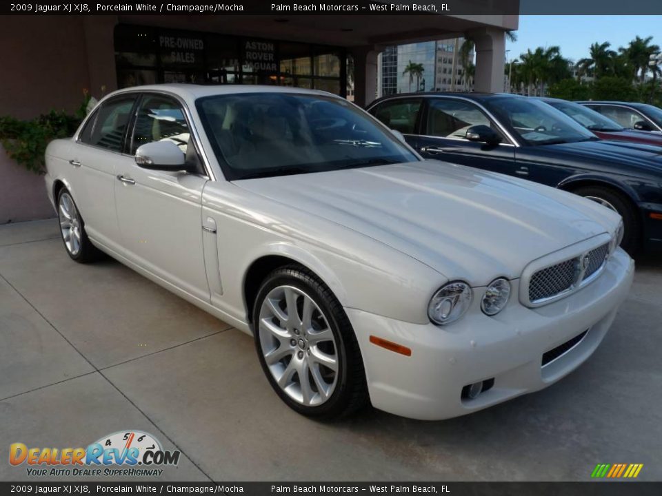 2009 Jaguar XJ XJ8 Porcelain White / Champagne/Mocha Photo #1