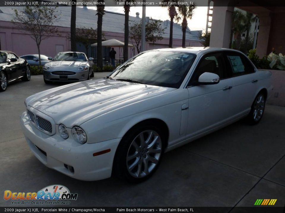 2009 Jaguar XJ XJ8 Porcelain White / Champagne/Mocha Photo #2