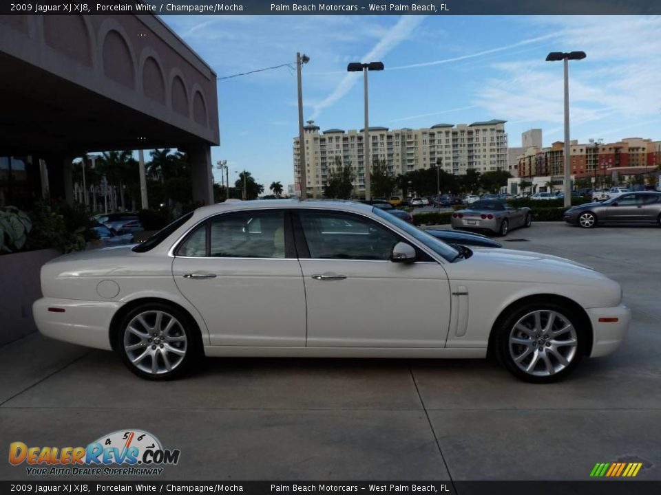 2009 Jaguar XJ XJ8 Porcelain White / Champagne/Mocha Photo #3