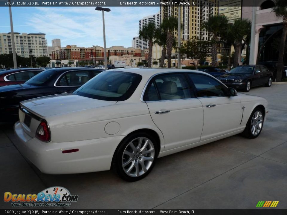 2009 Jaguar XJ XJ8 Porcelain White / Champagne/Mocha Photo #4
