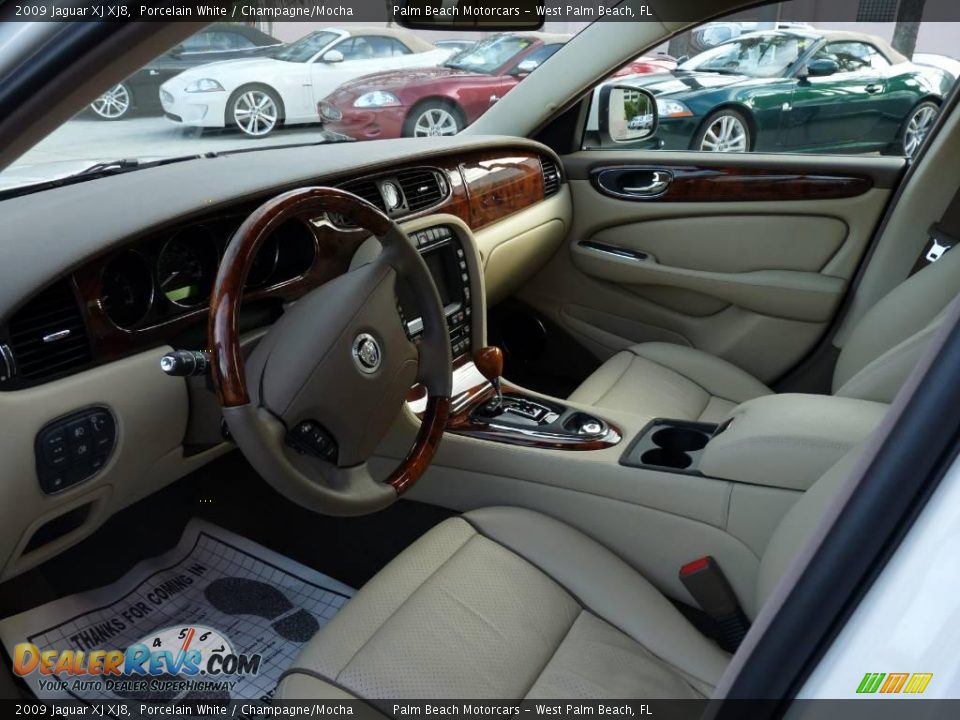 2009 Jaguar XJ XJ8 Porcelain White / Champagne/Mocha Photo #5