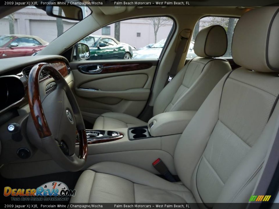 2009 Jaguar XJ XJ8 Porcelain White / Champagne/Mocha Photo #6