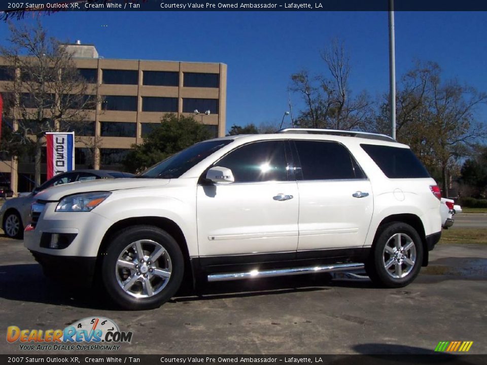 2007 Saturn Outlook XR Cream White / Tan Photo #1