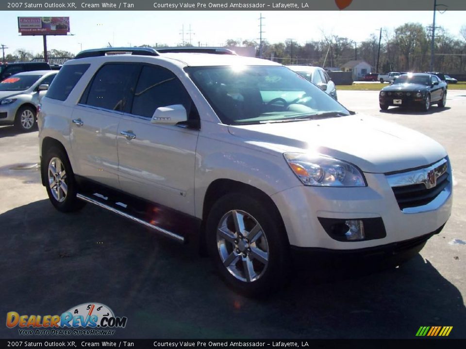 2007 Saturn Outlook XR Cream White / Tan Photo #6