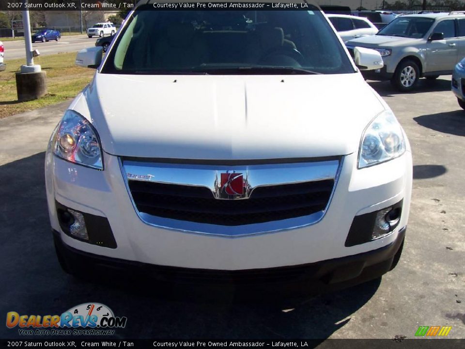 2007 Saturn Outlook XR Cream White / Tan Photo #7
