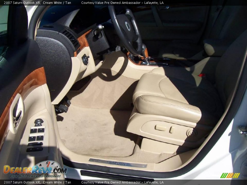 2007 Saturn Outlook XR Cream White / Tan Photo #8