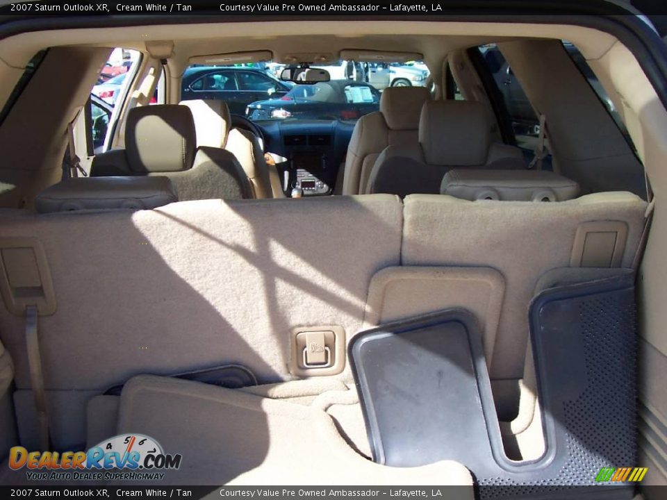 2007 Saturn Outlook XR Cream White / Tan Photo #12