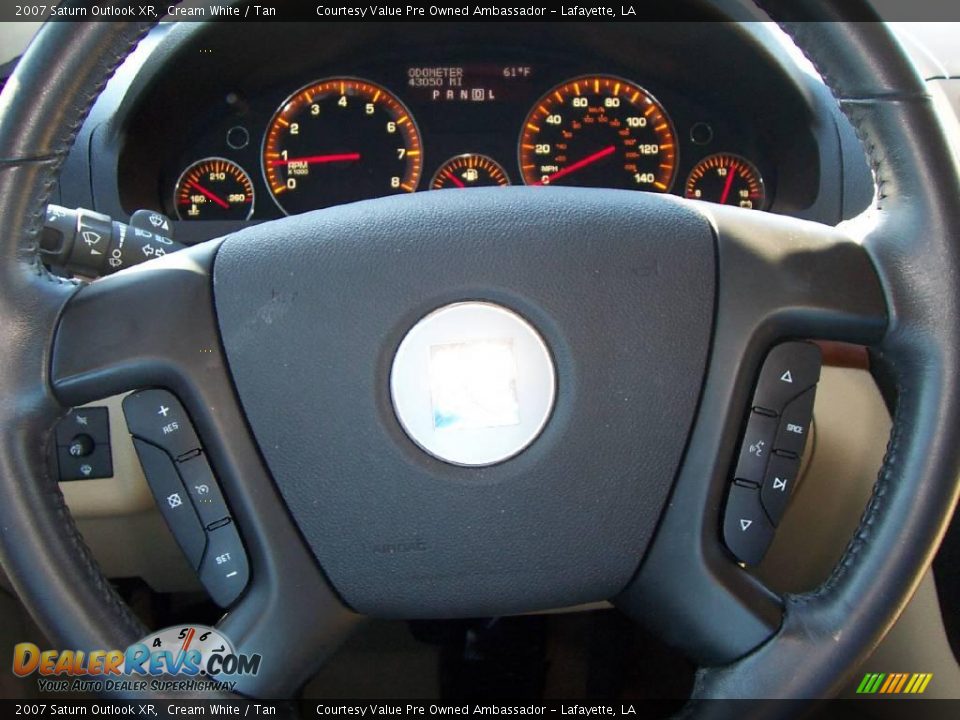 2007 Saturn Outlook XR Cream White / Tan Photo #17