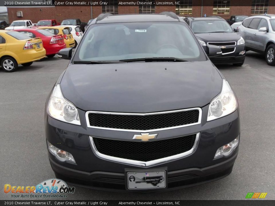 2010 Chevrolet Traverse LT Cyber Gray Metallic / Light Gray Photo #6