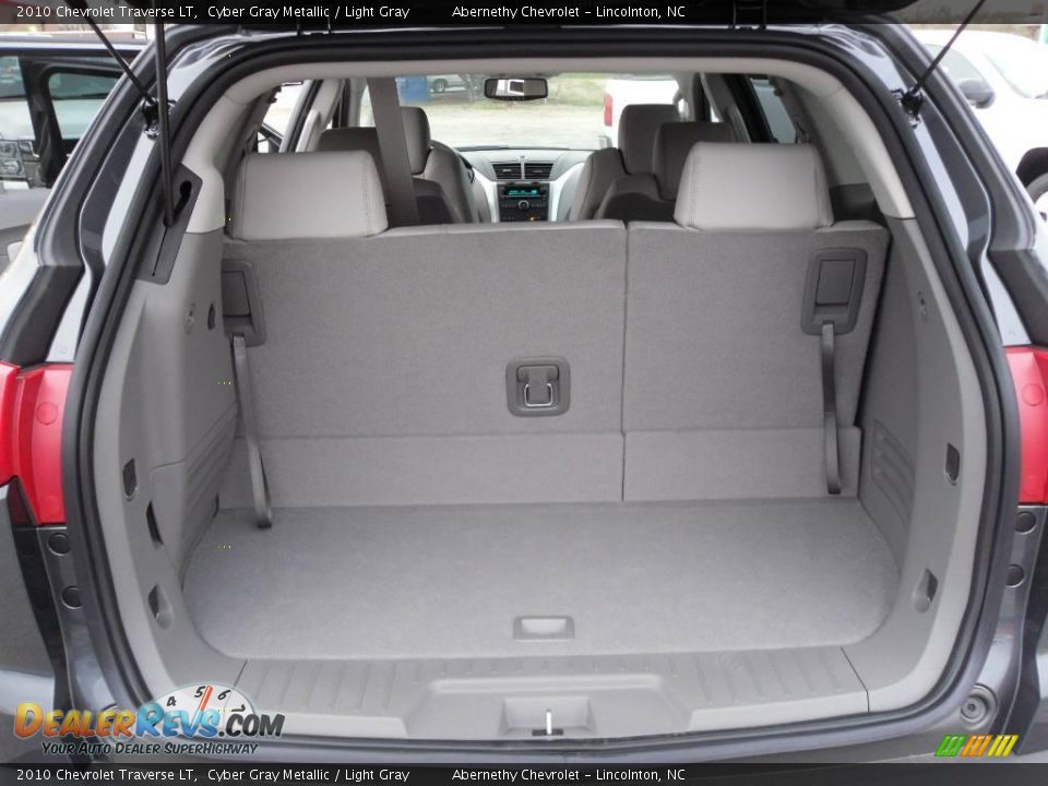 2010 Chevrolet Traverse LT Cyber Gray Metallic / Light Gray Photo #12