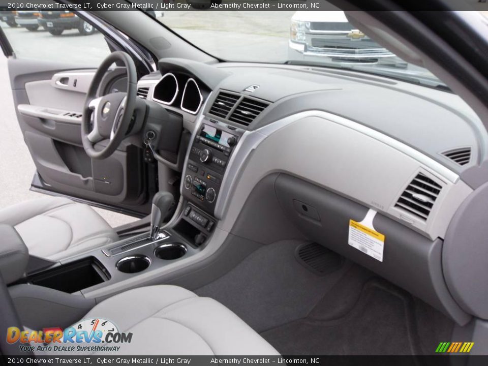 2010 Chevrolet Traverse LT Cyber Gray Metallic / Light Gray Photo #15