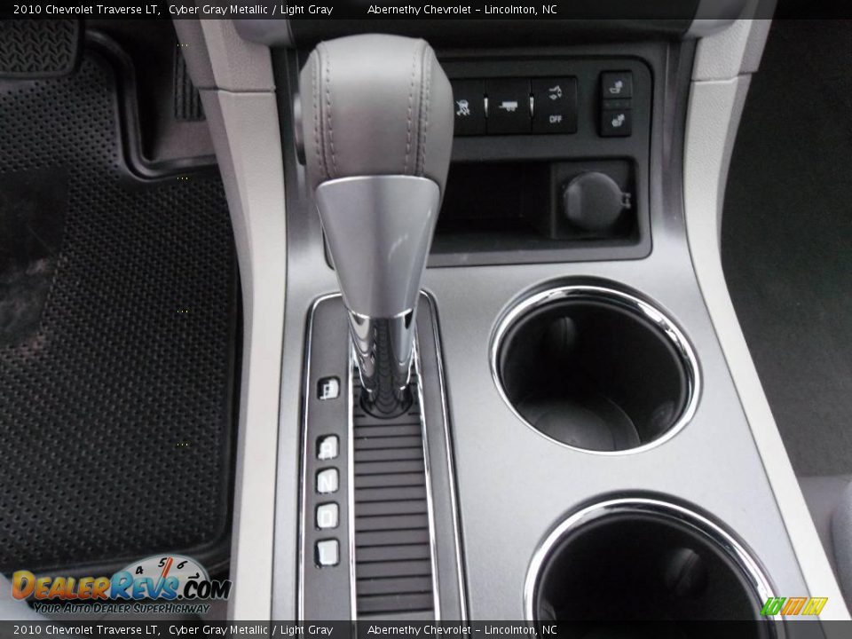 2010 Chevrolet Traverse LT Cyber Gray Metallic / Light Gray Photo #23