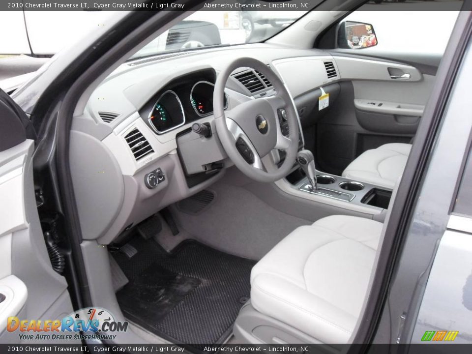 2010 Chevrolet Traverse LT Cyber Gray Metallic / Light Gray Photo #26