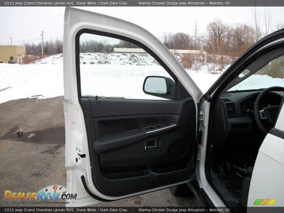 2010 Jeep Grand Cherokee Laredo 4x4 Stone White / Dark Slate Gray Photo #9