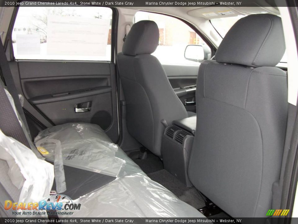 2010 Jeep Grand Cherokee Laredo 4x4 Stone White / Dark Slate Gray Photo #16