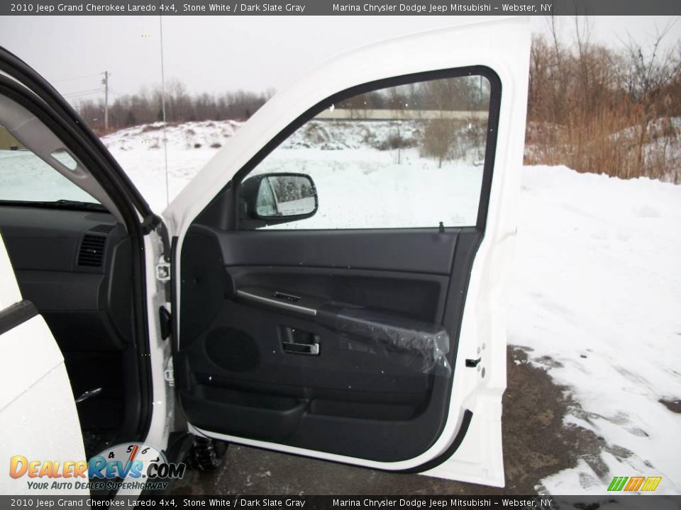2010 Jeep Grand Cherokee Laredo 4x4 Stone White / Dark Slate Gray Photo #17