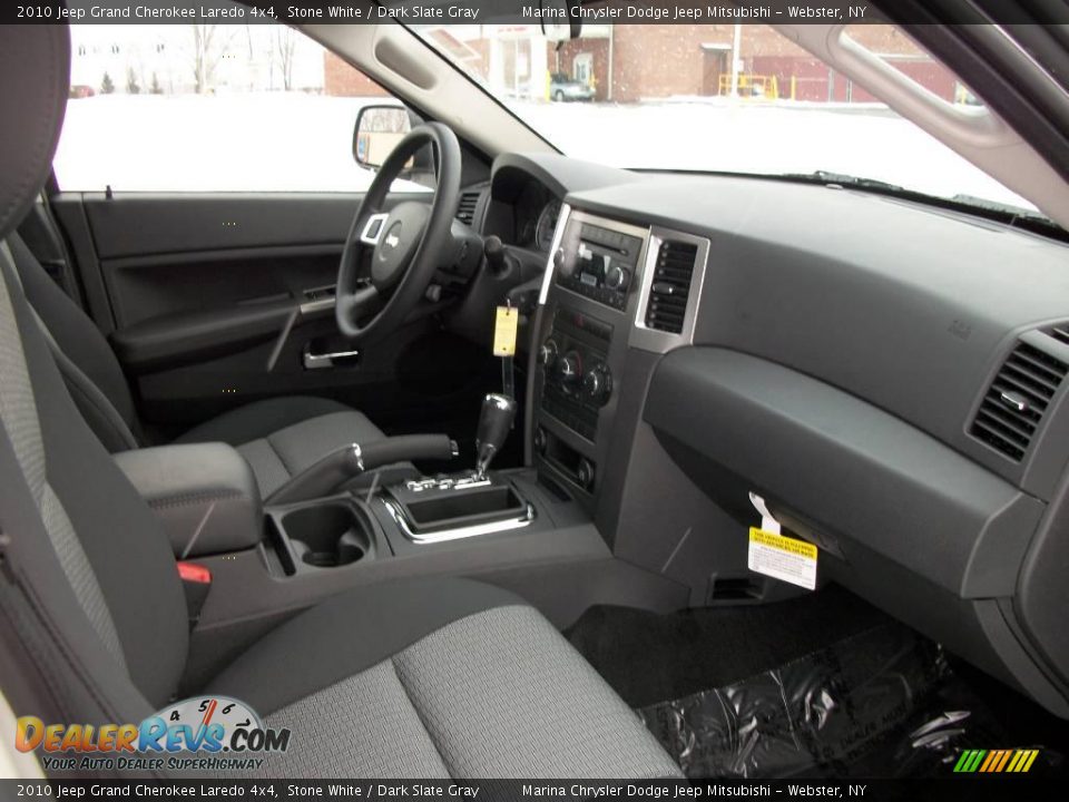 2010 Jeep Grand Cherokee Laredo 4x4 Stone White / Dark Slate Gray Photo #18